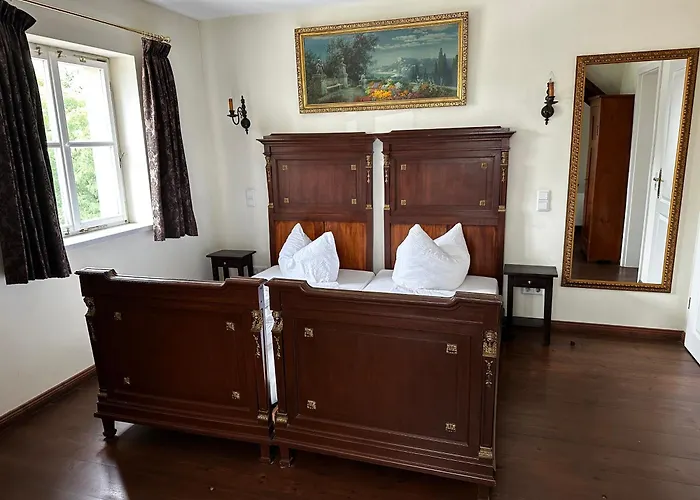 Hotel Schloss Grochwitz (garni)
